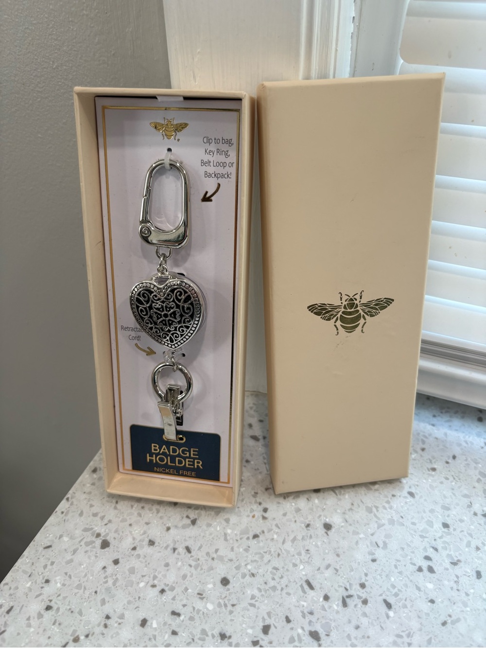 NIB Scroll & Vine Filigree Heart Retractable ID Badge Holder Jewelry.